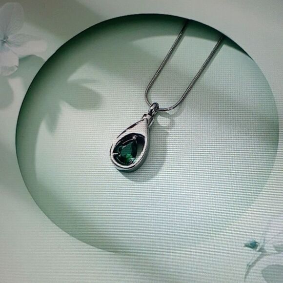VCCWYQK Jewelry - Urn Green Teardrop Necklace Ash Cremation Jewelry Stainless Steel New In…